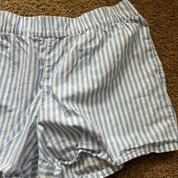 Blue and white shorts - Picture 3 of 6